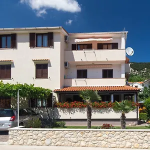 apartments-dujmovic-ivo.primorje-gorskikotar.com/