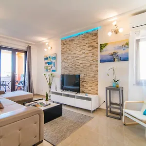 Charming House On The And Deluxe , Pula Chorwacja